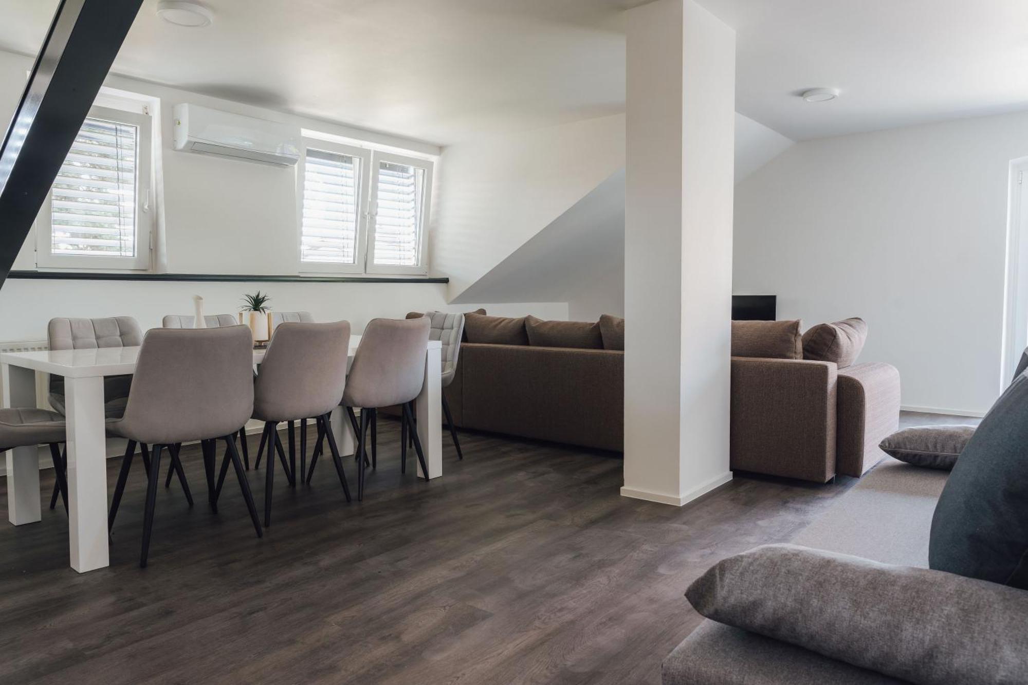 Lora & Lana Apartment